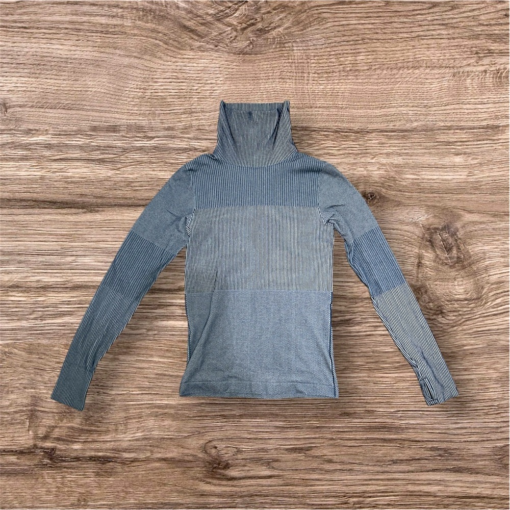 Athleta Gray Long Sleeve Tee